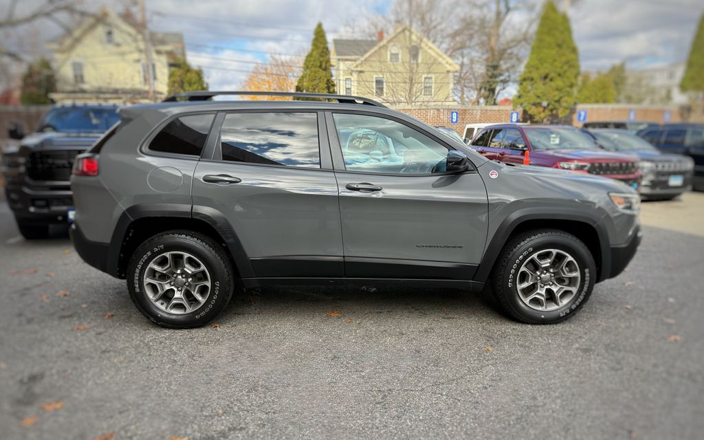 2022 Jeep Cherokee Trailhawk photo 2