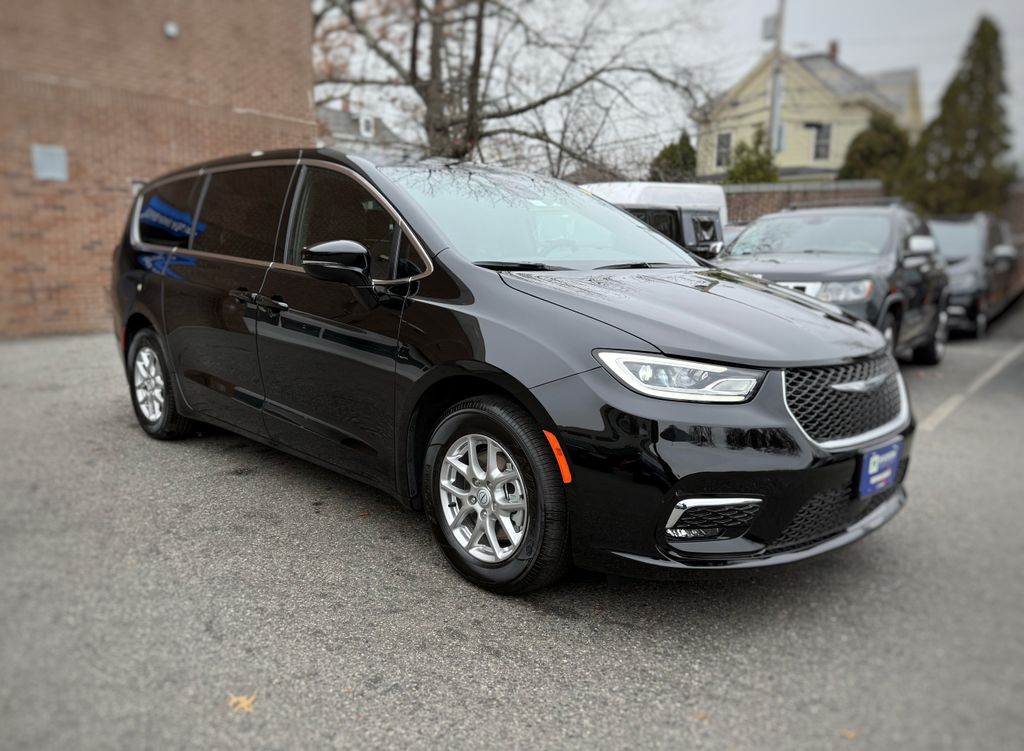 2026 Chrysler Pacifica photo 2