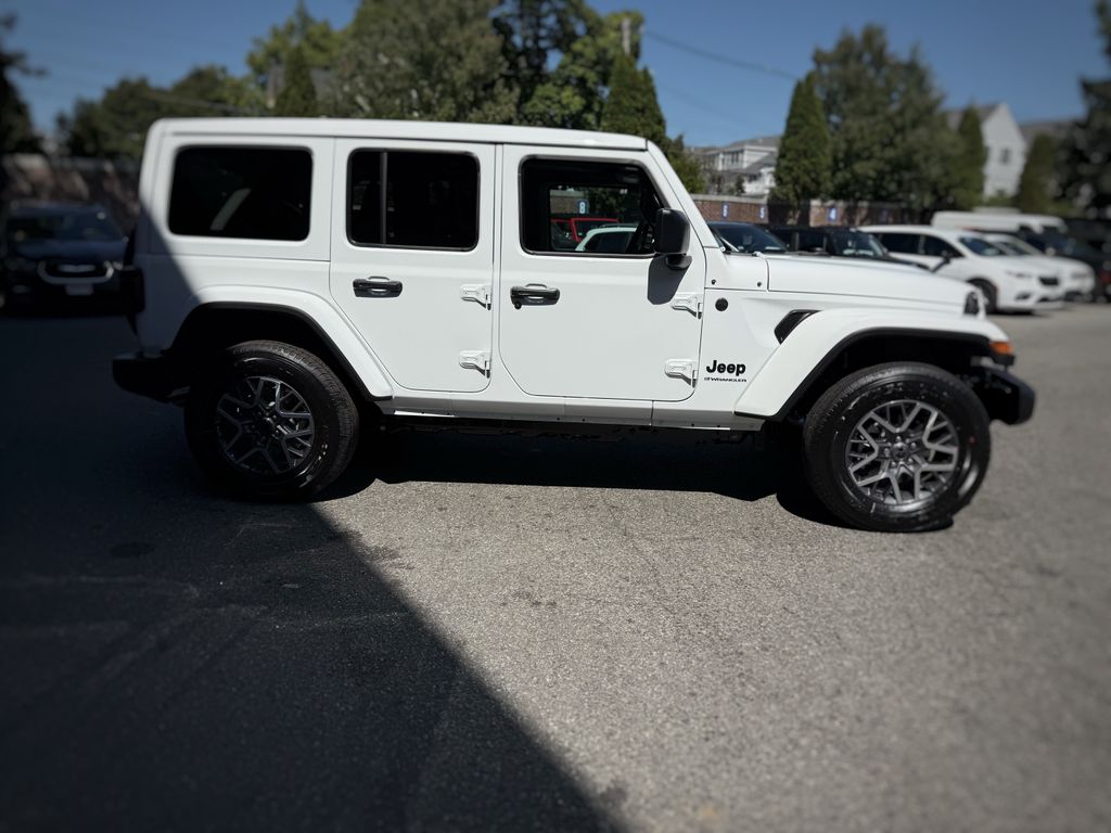2025 Jeep Wrangler Sahara Sport photo 4