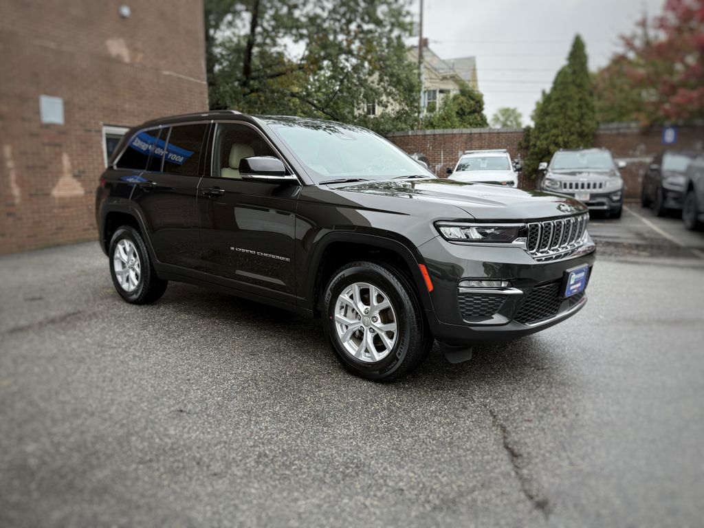 2023 Jeep Grand Cherokee Limited photo 2