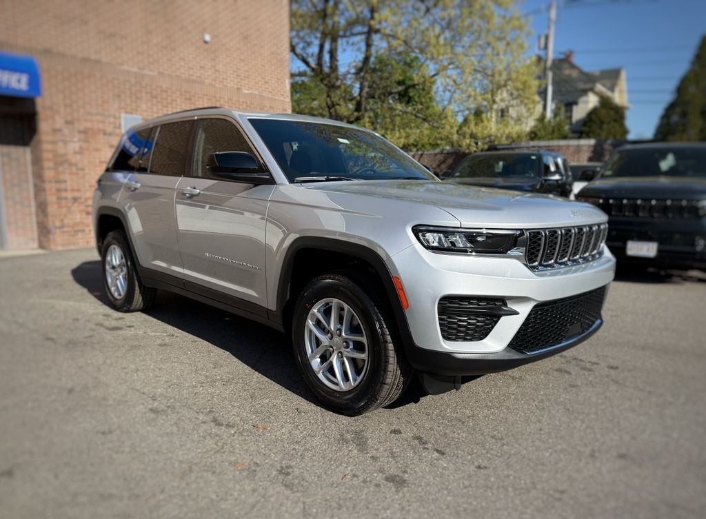 New 2026 Jeep Grand Cherokee Laredo Sport Utility