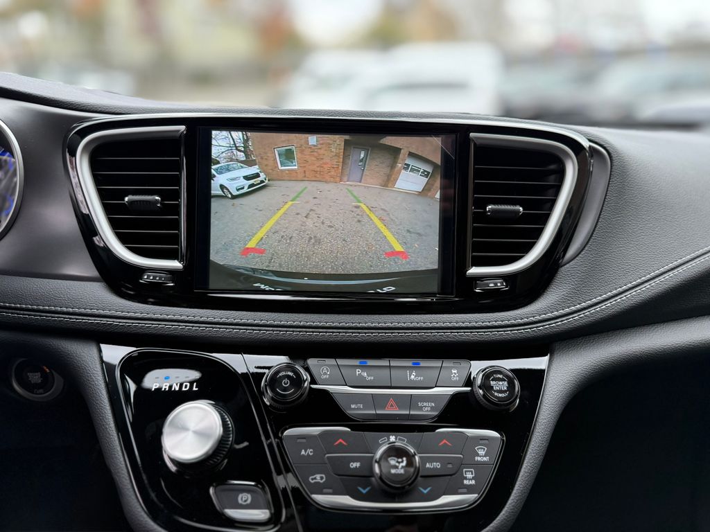 2026 Chrysler Pacifica Select - Photo 33