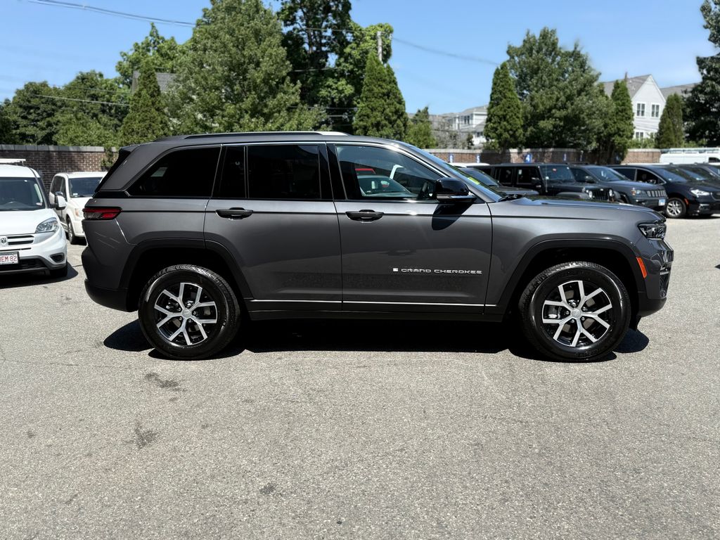 2025 Jeep Grand Cherokee Limited photo 4