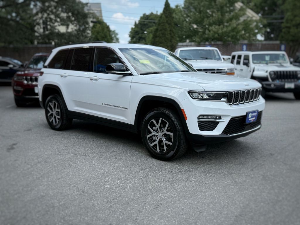 2025 Jeep Grand Cherokee Limited photo 2