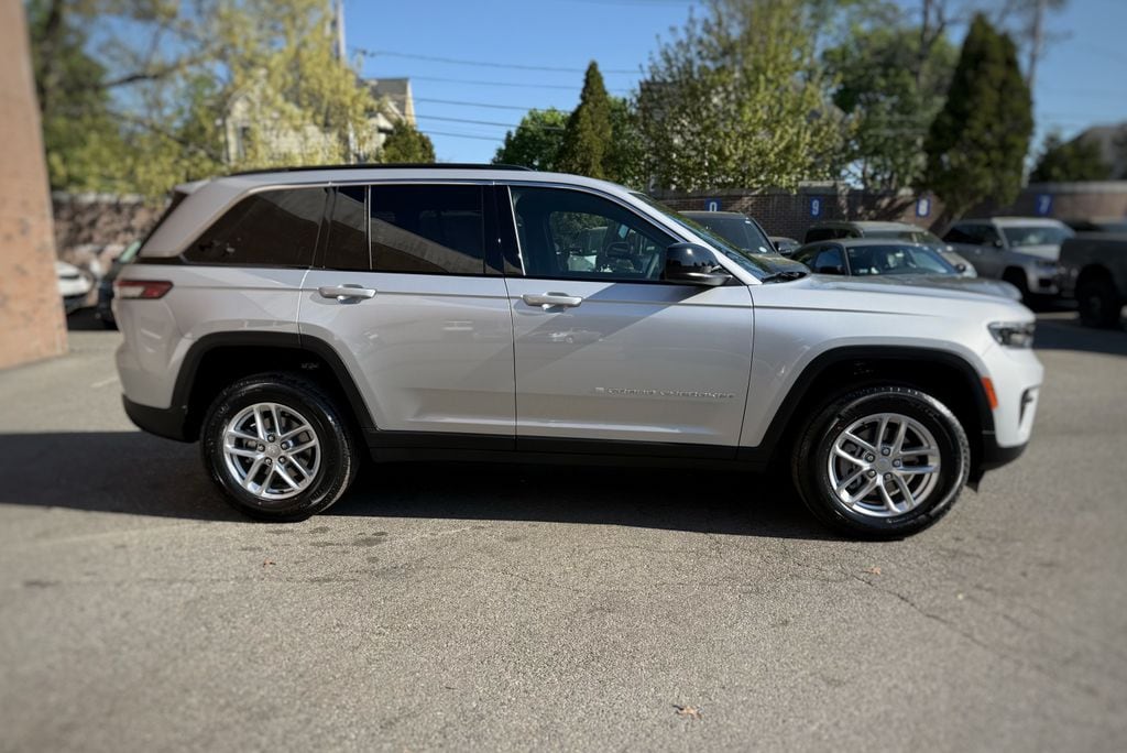 New 2026 Jeep Grand Cherokee Laredo Sport Utility