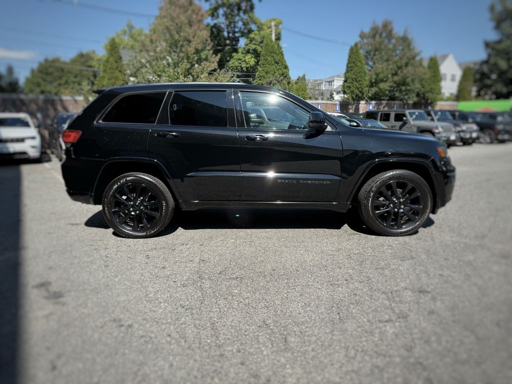 2020 Jeep Grand Cherokee Altitude photo 3