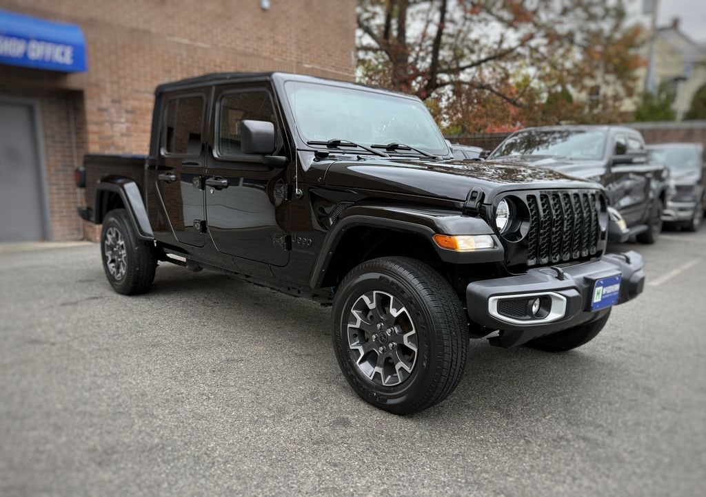 Used 2022 Jeep Gladiator Sport Truck