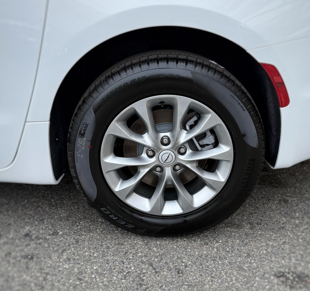 2026 Chrysler Pacifica Select - Photo 17