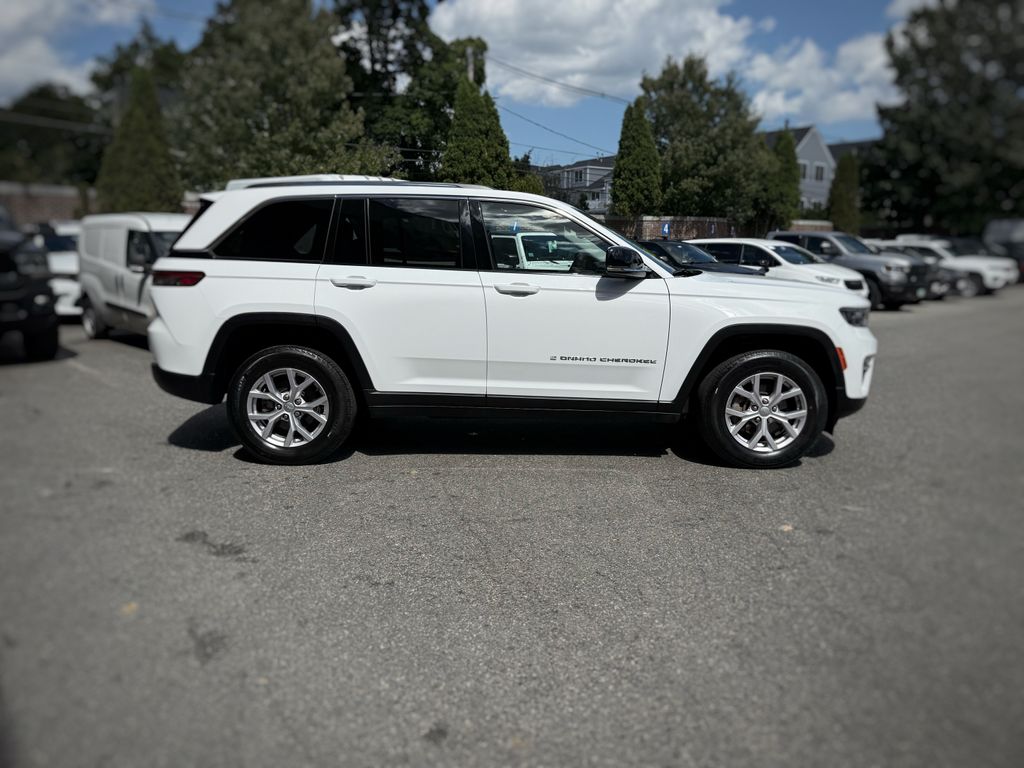 2022 Jeep Grand Cherokee Limited photo 4