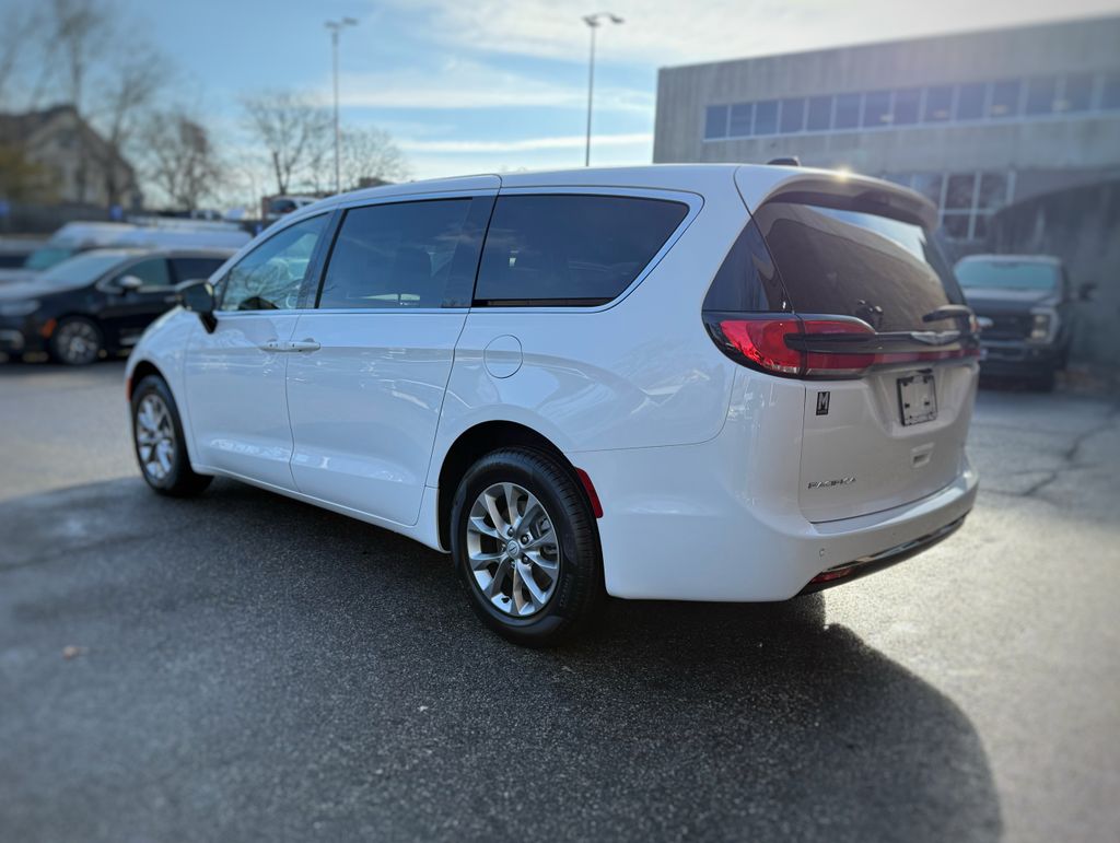 2026 Chrysler Pacifica Select - Photo 12