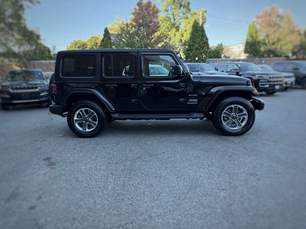 2023 Jeep Wrangler Sahara photo 4