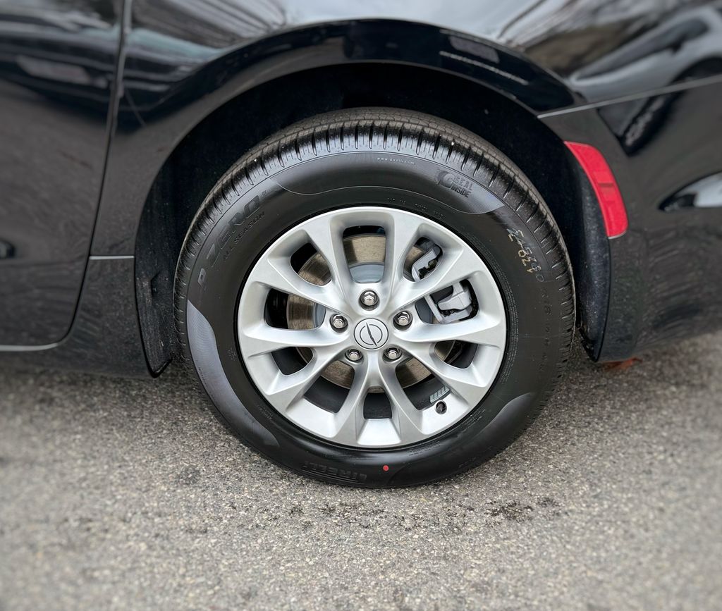 2026 Chrysler Pacifica Select - Photo 8