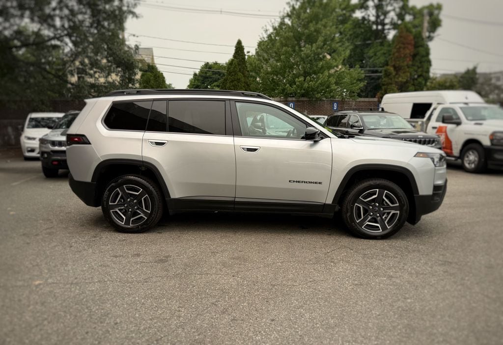 New 2026 Jeep Cherokee Laredo Sport Utility