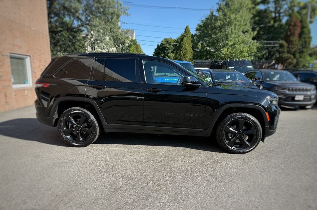 Used 2023 Jeep Grand Cherokee Altitude X SUV
