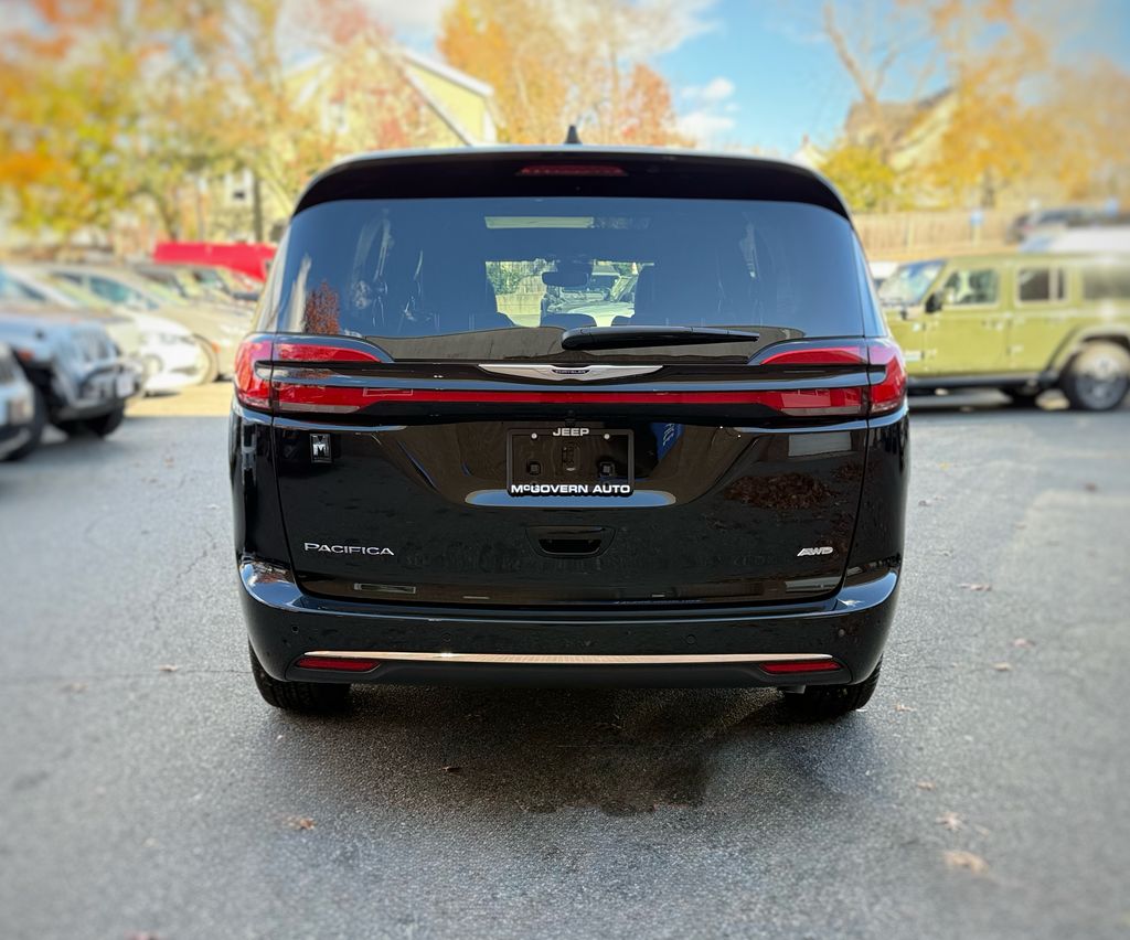 2026 Chrysler Pacifica Select - Photo 10