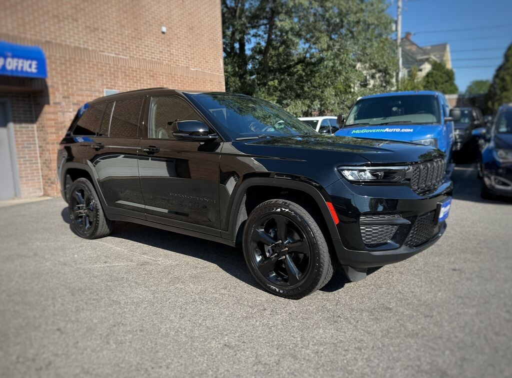 Used 2023 Jeep Grand Cherokee Altitude X SUV