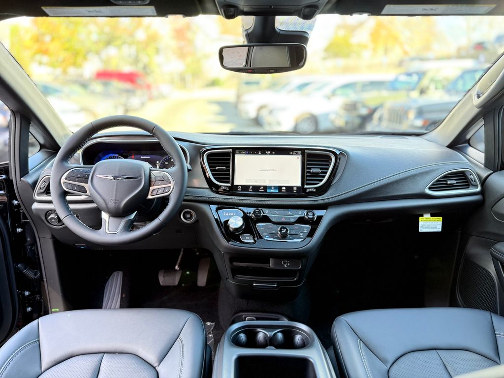 2026 Chrysler Pacifica Select - Photo 9