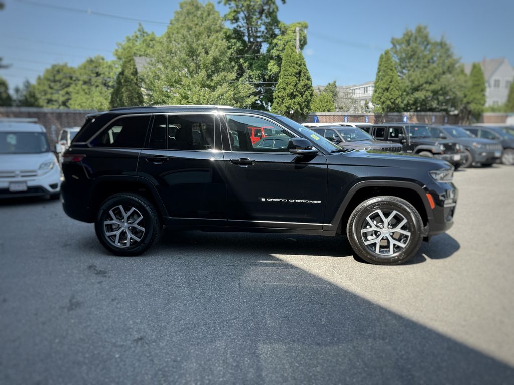 2025 Jeep Grand Cherokee Limited photo 4