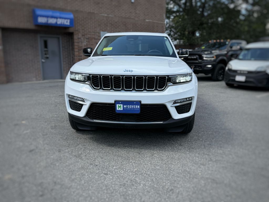 2022 Jeep Grand Cherokee Limited photo 2