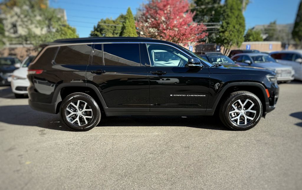 2025 Jeep Grand Cherokee Limited photo 4