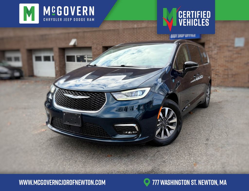 2024 Chrysler Pacifica PHEV Select's photo