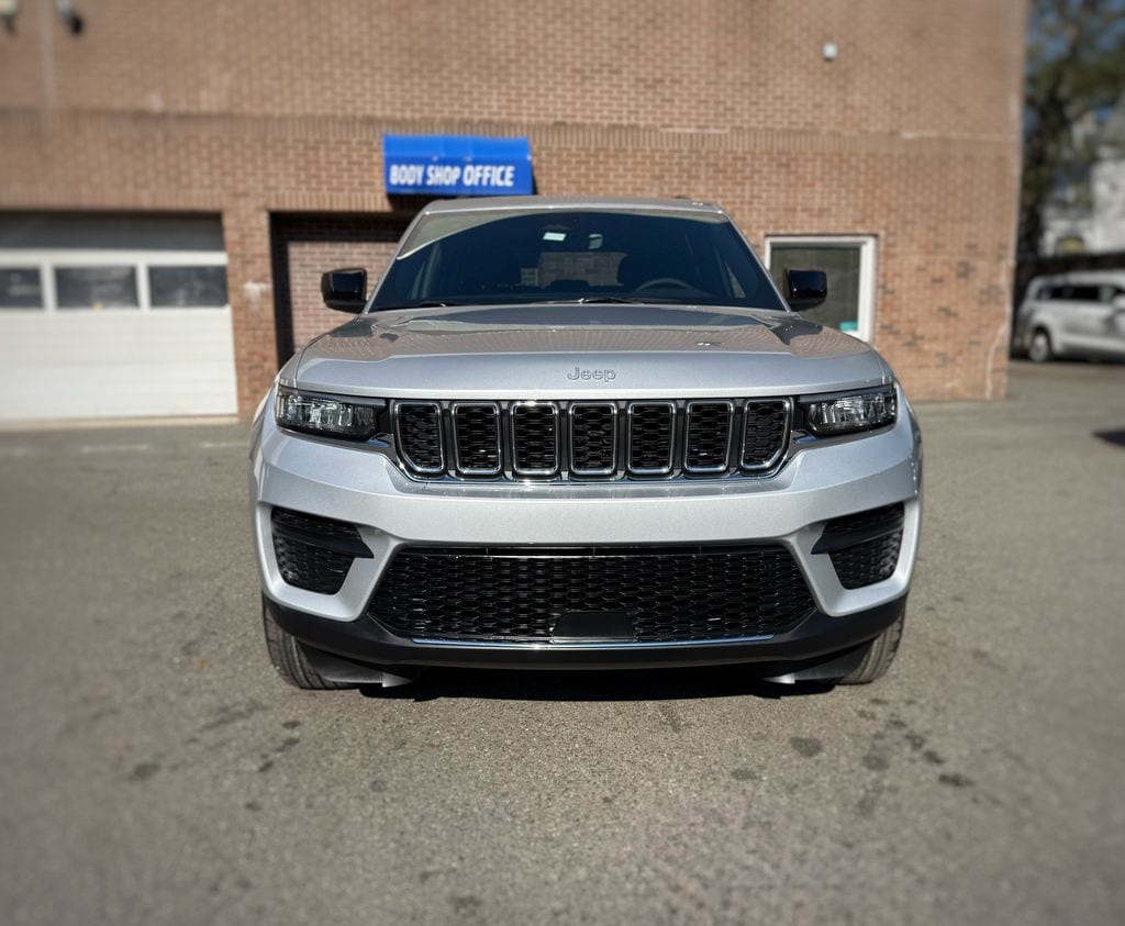 New 2026 Jeep Grand Cherokee Laredo Sport Utility