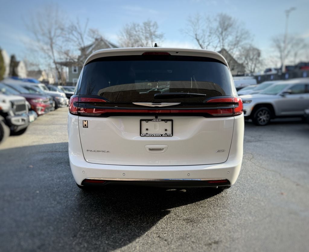 2026 Chrysler Pacifica Select - Photo 10