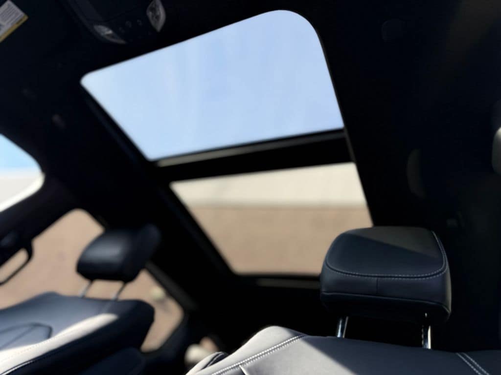 2026 Chrysler Pacifica Select - Photo 19