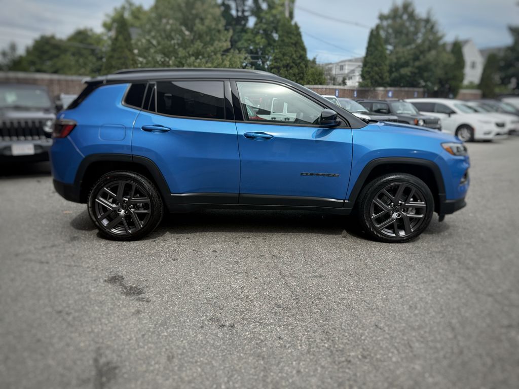 2025 Jeep Compass Limited photo 4