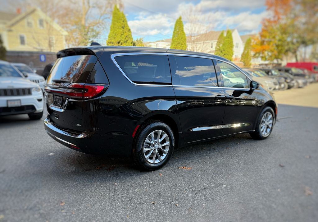 2026 Chrysler Pacifica Select - Photo 8