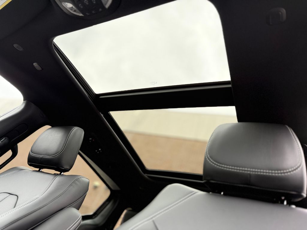 2026 Chrysler Pacifica Select - Photo 19