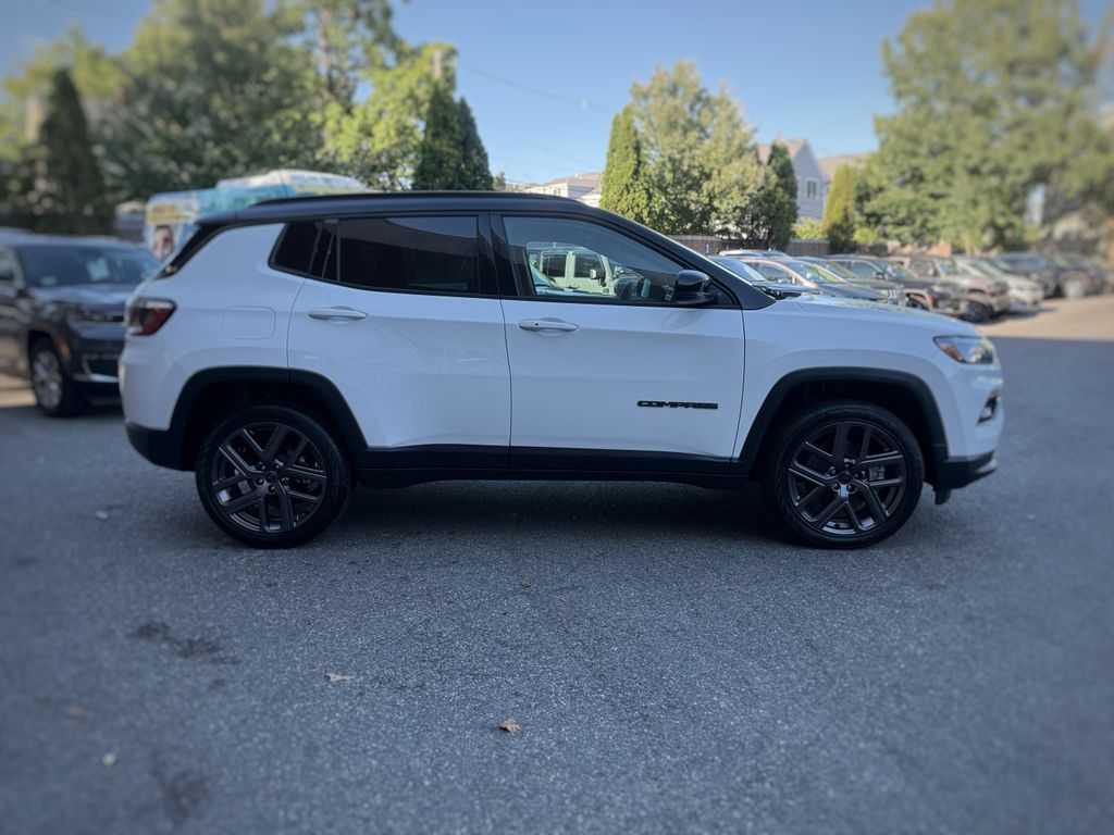 2025 Jeep Compass Limited photo 2