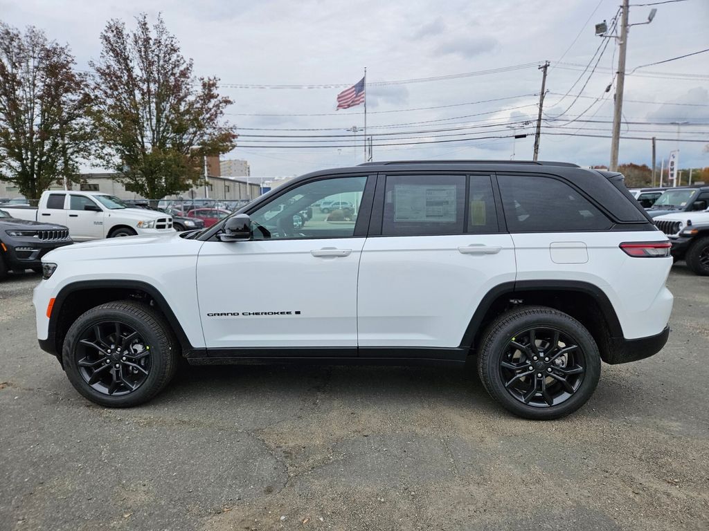 2025 Jeep Grand Cherokee Limited photo 2