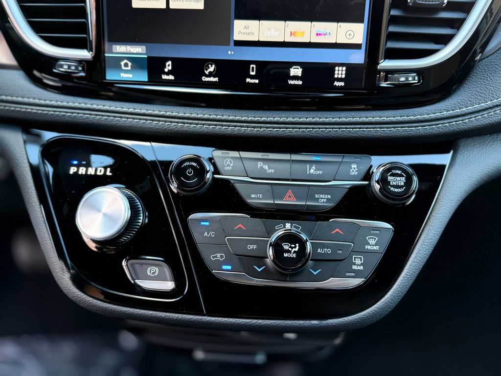 2026 Chrysler Pacifica Select - Photo 23