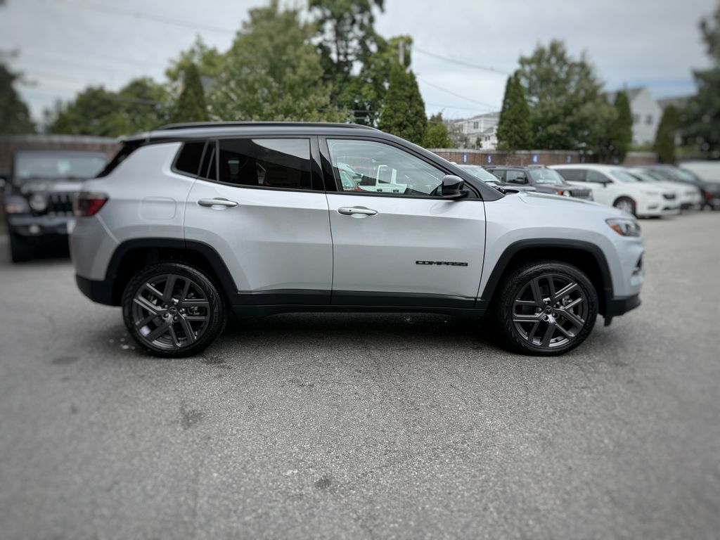 2025 Jeep Compass Limited photo 4