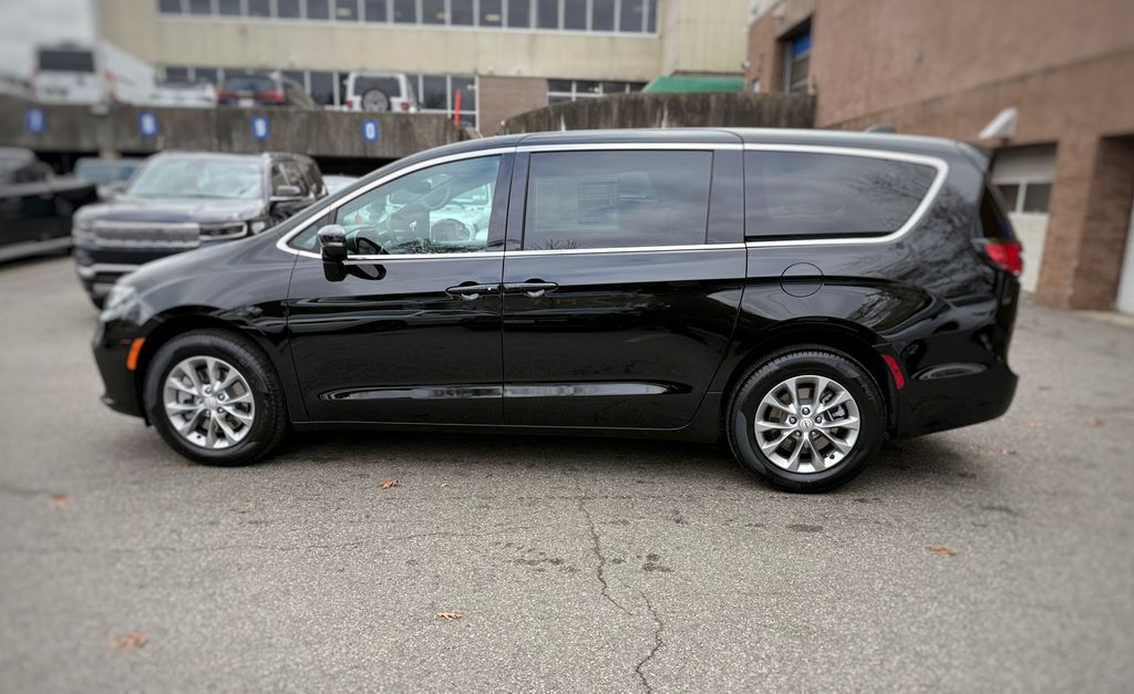 2026 Chrysler Pacifica Select - Photo 16