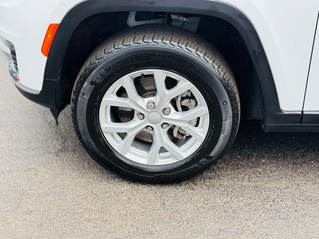 2023 Jeep Grand Cherokee Limited photo 3