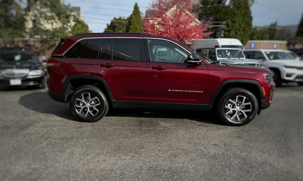 2025 Jeep Grand Cherokee Limited photo 4