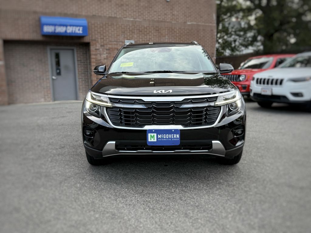 2024 Kia Seltos EX photo 2