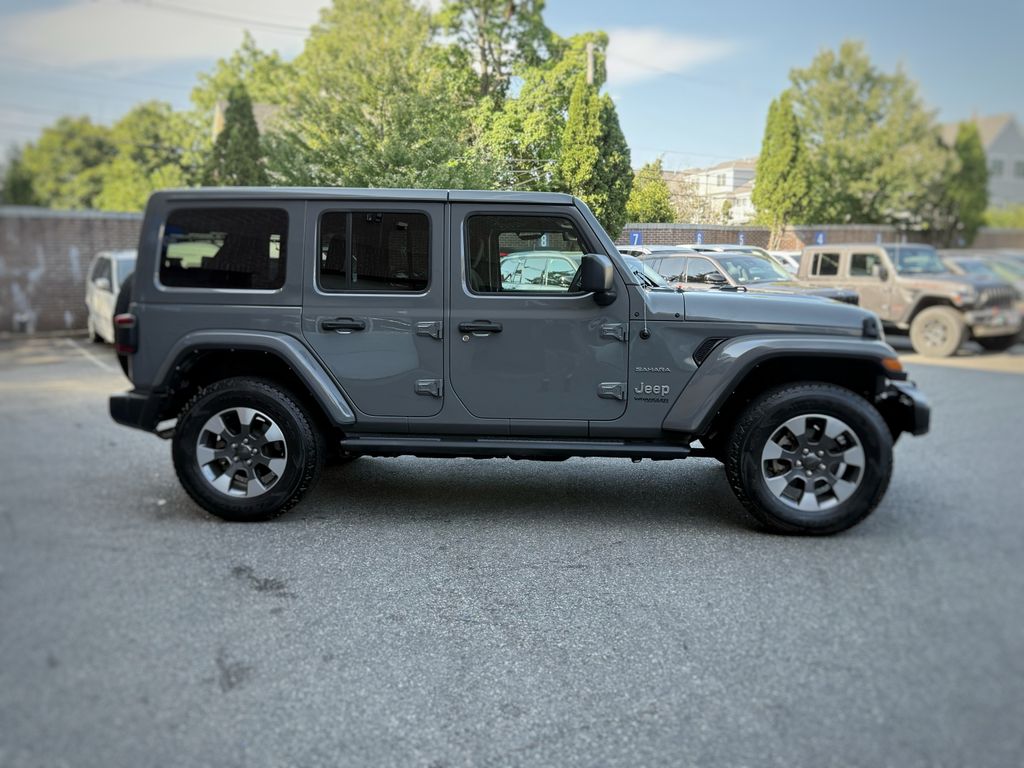 2022 Jeep Wrangler Unlimited Sahara photo 4