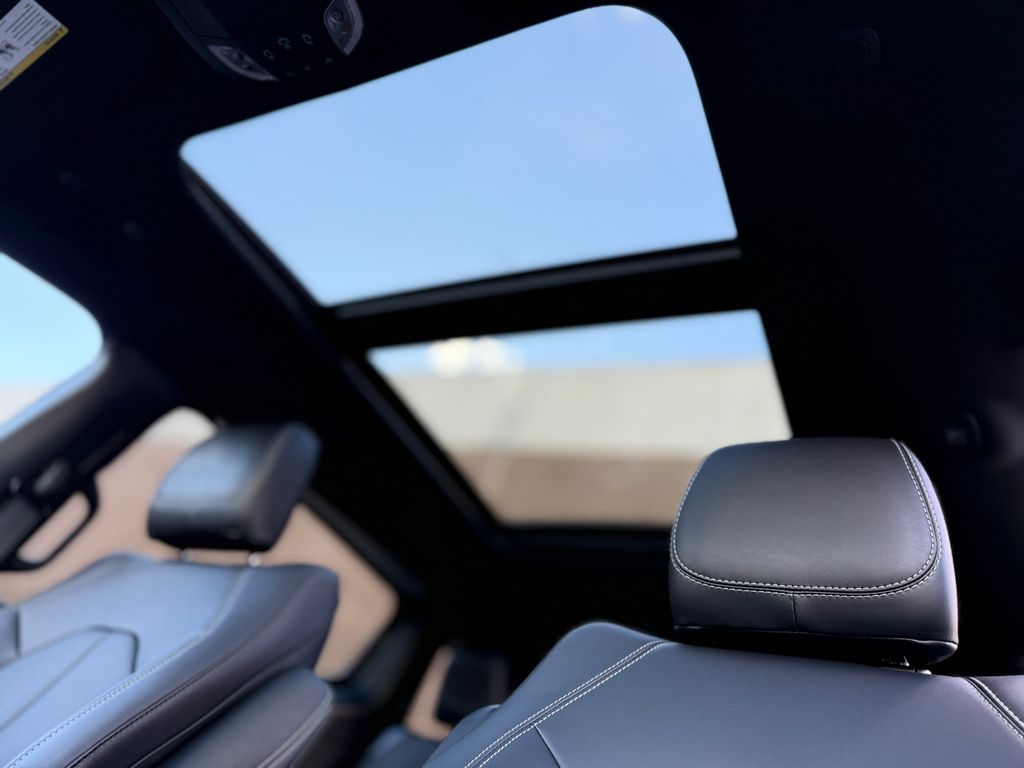 2026 Chrysler Pacifica Select - Photo 18