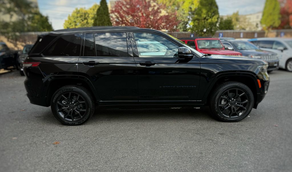 2025 Jeep Grand Cherokee 4xe Anniversary Edition photo 4