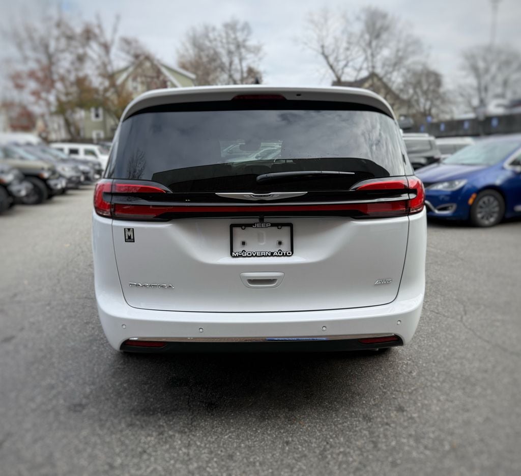 2026 Chrysler Pacifica Select - Photo 10