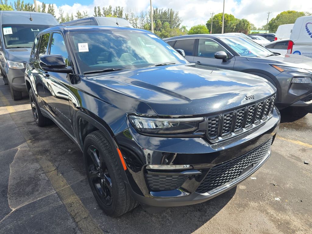 2024 Jeep Grand Cherokee Limited photo 2