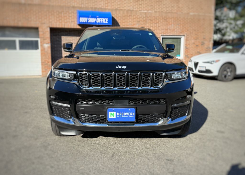 2025 Jeep Grand Cherokee Limited photo 2