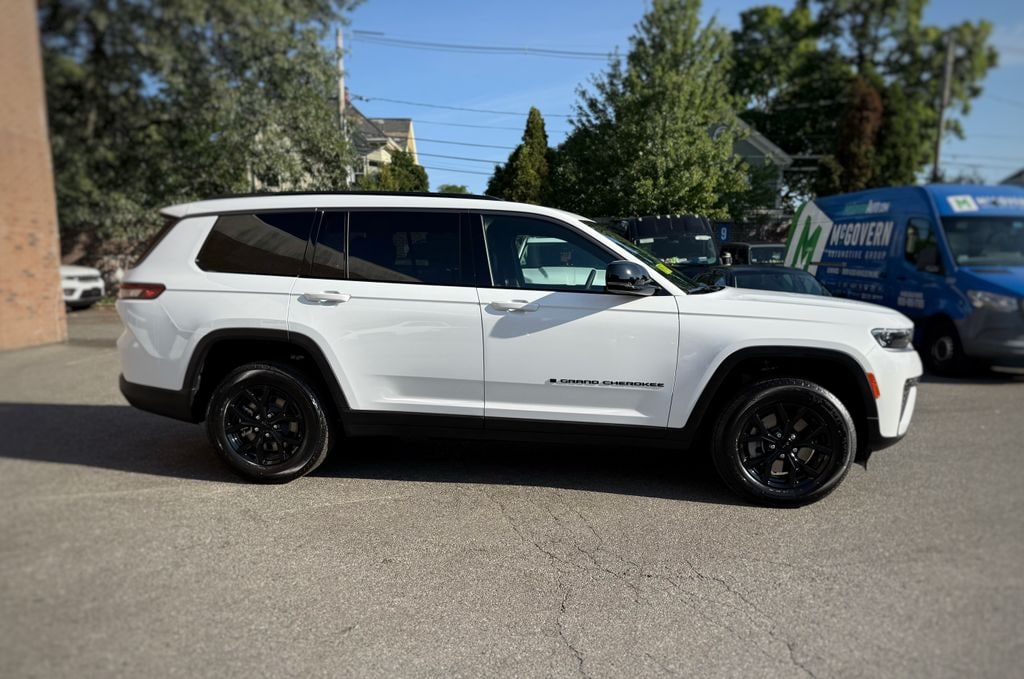 New 2026 Jeep Grand Cherokee L Altitude Sport Utility