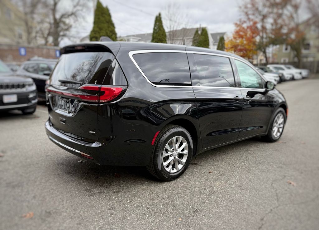 2026 Chrysler Pacifica Select - Photo 10