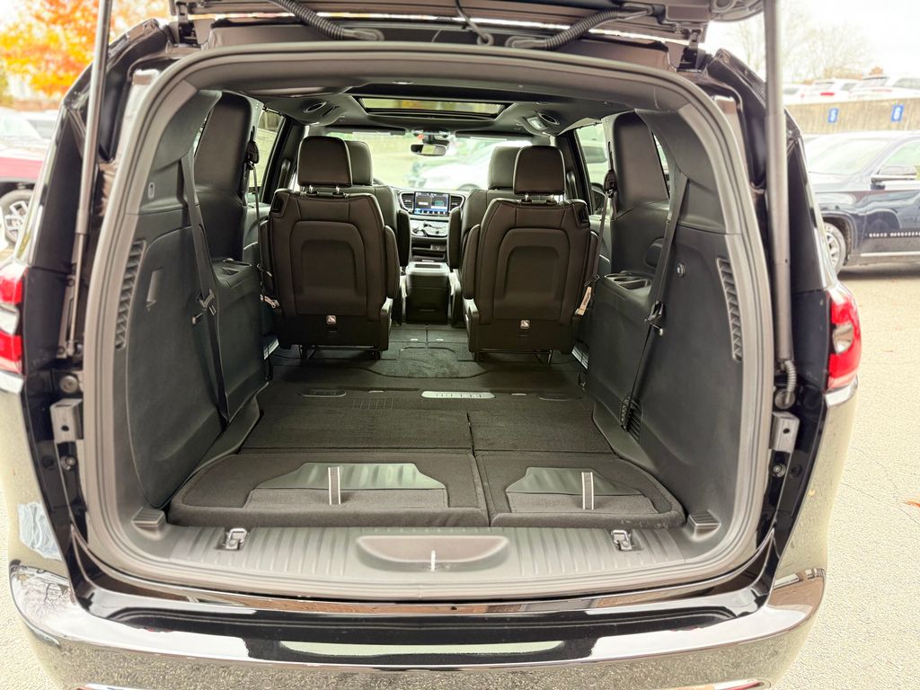 2026 Chrysler Pacifica Select - Photo 24