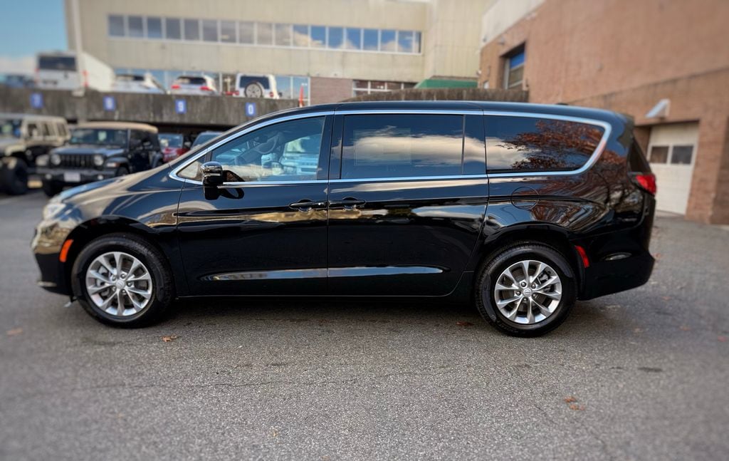 2026 Chrysler Pacifica Select - Photo 14