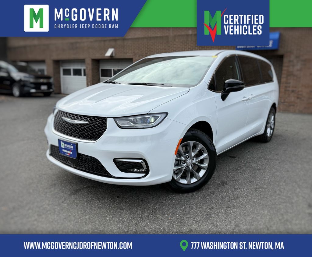 2026 Chrysler Pacifica Select's photo